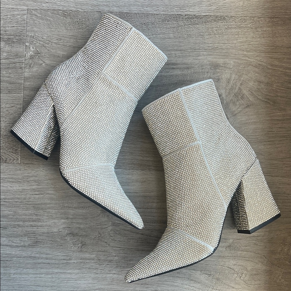 NWT Madden Girl Silver Rhinestone Block Heeled Ankle Boots Size 7